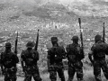 ©1JAC-2002-Paras-Comuna-13