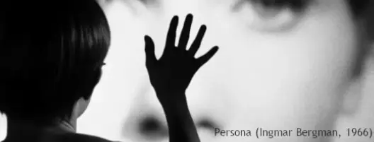 llueve afuera del cine