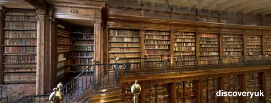 tejido de sombras y bibliotecas